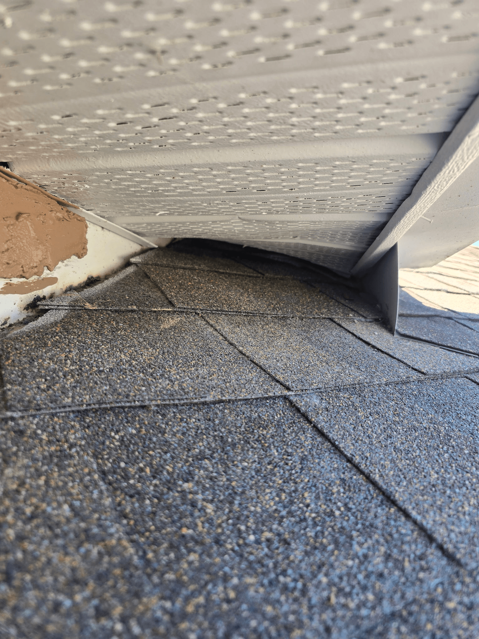 Soffit before animal proofing โ open gap used by rodents and wildlife